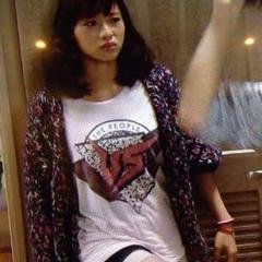 AZUL Tシャツ☑石原さとみ着用 ドラマ衣装 ディアシスター Vネック 白 AZUL Tシャツ☑石原さとみ着用 ドラマ衣装 ディアシスター V