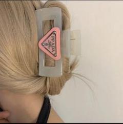 本日限定値下げ【正規品】箱付PRADA プラダ　ヘアアクセサリー　バレッタ 国内即発 プラダ バレッタ ヘアアクセサリー ギフト箱 (PRADA