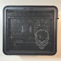 ジャンク品　コンパクトデスクトップPCケース メッシュスカルデザイン ジャンク品 コンパクトデスクトップPCケース メッシュスカル