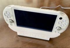 PSvita2000 白色  ほぼ新品  箱は希望すれば実家に取りに行きます！ PSvita2000 白色 ほぼ新品 箱は希望すれば実家に取りに行きます！