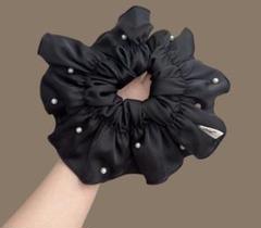 【新品未使用】BELLA ブラック ヘアゴム フリルデザイン 新品未使用 ブラック サテン フリル ヘアゴム パール付き - メルカリ