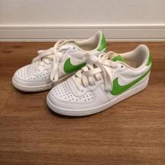 Nike ホワイト/グリーン スニーカー