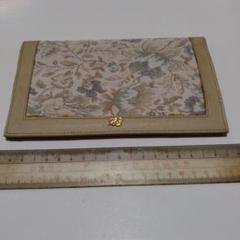 花柄レザー二つ折り財布①