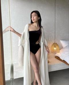 アニュアンス anuans サイドカットアウトベロアワンピース　水着 anuans（アニュアンス）の「サイドカットアウトベロアワンピース