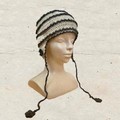 耳当てつきニット帽　アイボリーダークグレー ハンドメイド