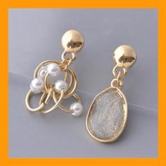 アシンメトリー　ピアス　ゴールド　パール　金属アレルギー対応　上品　大人