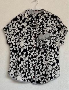 お値下げ致しました　アルベロベロ花柄 半袖シャツ 多色 未使用】アルベロベロ 半袖 シャツ 総柄 ぶたさん 花柄