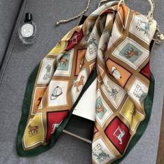 大人気♡　スカーフ　バンダナ　グリーン　大判　上品　シルク風　レディース