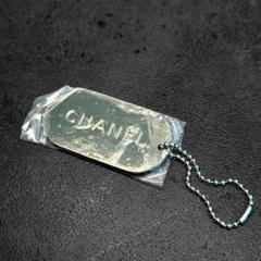未使用✨CHANEL Logo Plate Keychain Charm