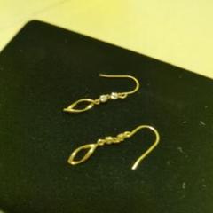 k18 葉の形のダイヤモンドゴールドピアス