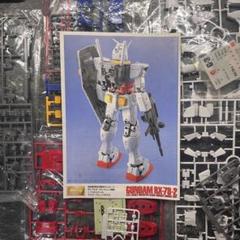 バンダイ MG RX-78-2 ガンダム Ver.1.0未組立【箱無し】 - メルカリ