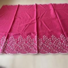 ピンクの葉模様刺繍生地