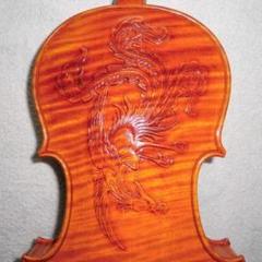 鳳凰の彫刻バイオリン◆一枚板・激虎目 鳳凰の彫刻バイオリン◇一枚板・激虎目