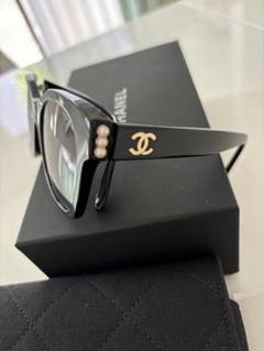 CHANELビジュー付きサングラス　専用ケース付き ケース付き】シャネル CHANEL ロゴ CCマーク サングラス - メルカリ