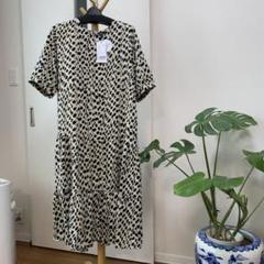 ベージュドット柄ロングワンピース L-LL対応