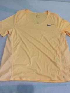 Nike ドライフィット　シャツ　レディースのサムネイル