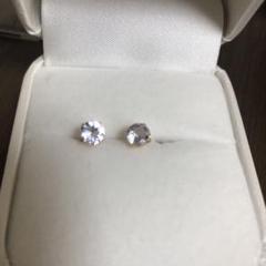 新品18金ピアス