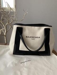 2022年最新】バレンシアガ balenciaga ポーチ付の人気アイテム - メルカリ 正規商品販売店 濃紺×白レザー 希少レアカラー ミニポーチ付 S ネイビーカバス バレンシアガ ハンドバッグ