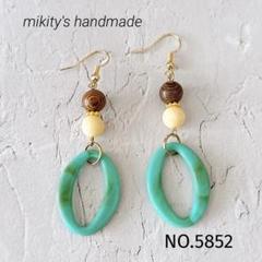 5852 ☆ ターコイズ アクリルフープピアス