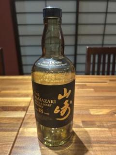 山崎18年 空き瓶と専用ケース①】