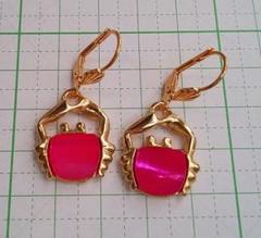 HM　フレンチフックピアス　ゴールド　クラブ　蟹　マゼンタピンク HM フレンチフックピアス ゴールド クラブ 蟹 マゼンタピンク