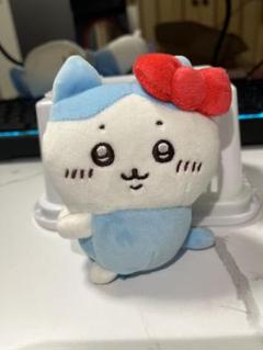 ちいかわ×サンリオキャラクターズ 持ちますマスコット（ハチワレ
