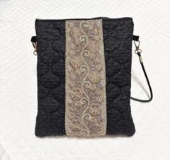 ハンドメイド　ポシェット　インド刺繍リボン　ヌビバッグ　ブラック　サコッシュ
