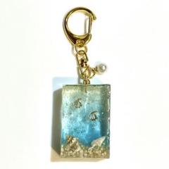 レジン　ハンドメイド　キーホルダー　てのひらの海