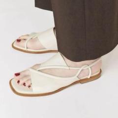 HEREU】アシンメトリートングサンダル Clava 37 cream - メルカリ