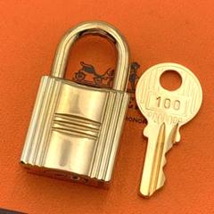▽HERMES エルメス カデナ 24Kメッキ No.117 117番 鍵付き HERMES エルメス カデナ 24Kメッキ No.100 100番 鍵付き - メルカリ