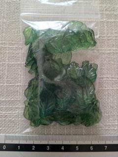 葉っぱデザイン（穴有）　ハンドメイドパーツのサムネイル