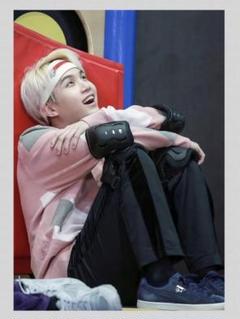 BTS ユンギ ペーパースタンド BTS PTD アクリルスタンド ジン ユンギ ジミン - メルカリ