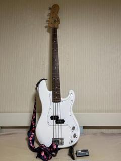 Squier P Bass ホワイト 花柄ストラップ アンプ付き Squier P Bass ホワイト 花柄ストラップ アンプ付き - メルカリ