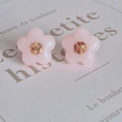 ハンドメイド お花の推し色ピアス ミルクピンク レジン スタッド 一粒
