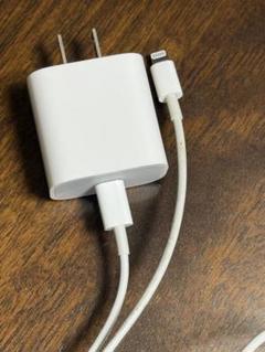 Apple 純正品　iPhone 充電器とケーブル