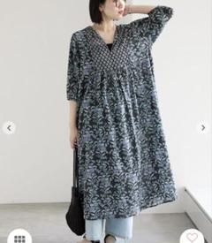 サマンサモスモスブルー 【Made in India】花柄ワンピース　チャコールのサムネイル