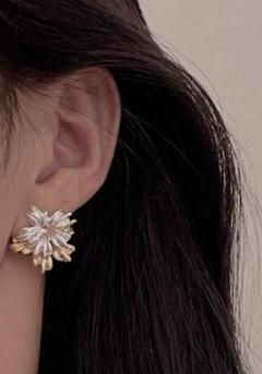 【大人気】ピアス 韓国 ゴールド シルバー 大きめ 花