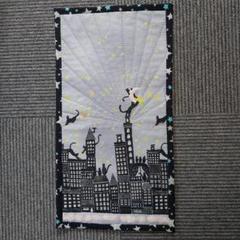 パッチワークタペストリー パッチワークキルト ハンドメイド 黒猫