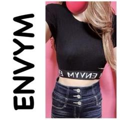 ENVYM ショート丈 ウエスト ロゴ リブニット トップス ジェイダ アンビーのサムネイル