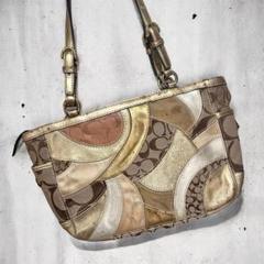 COACH シグネチャーパッチワークショルダーバッグ ゴールド系