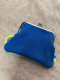青色がま口財布 いちご柄