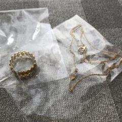 指輪とネックレスのセット