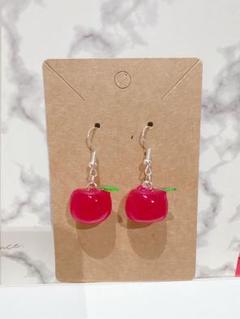 リンゴ型ピアス　ハンドメイド