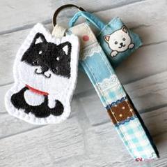 ハンドメイド　刺繍　黒柴犬　ストラップ　ミニバッグキーホルダー付き