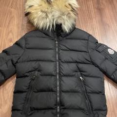 【子供服】モンクレール黒いファー付きダウンコート 130cm