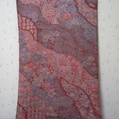 正絹着物ハギレ　１０５cm＋半巾１００cm　草花模様　絞り　臙脂色