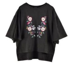 w closet フレア袖フラワー刺繍Tシャツ