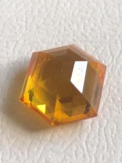 オレンジイエロー　 六角形　天然石　シトリン　トパーズ　黄水晶？
