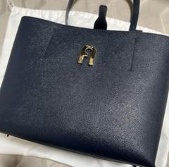 ✨極美品✨ FURLA フルラ トートバッグ ビジネストート 肩掛け A4収納 FURLA フルラ ショルダートートバッグ 肩掛け ブルー レザー A4
