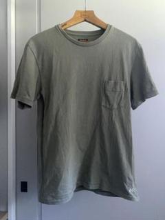 オリーブグリーン ポケット付き Tシャツ